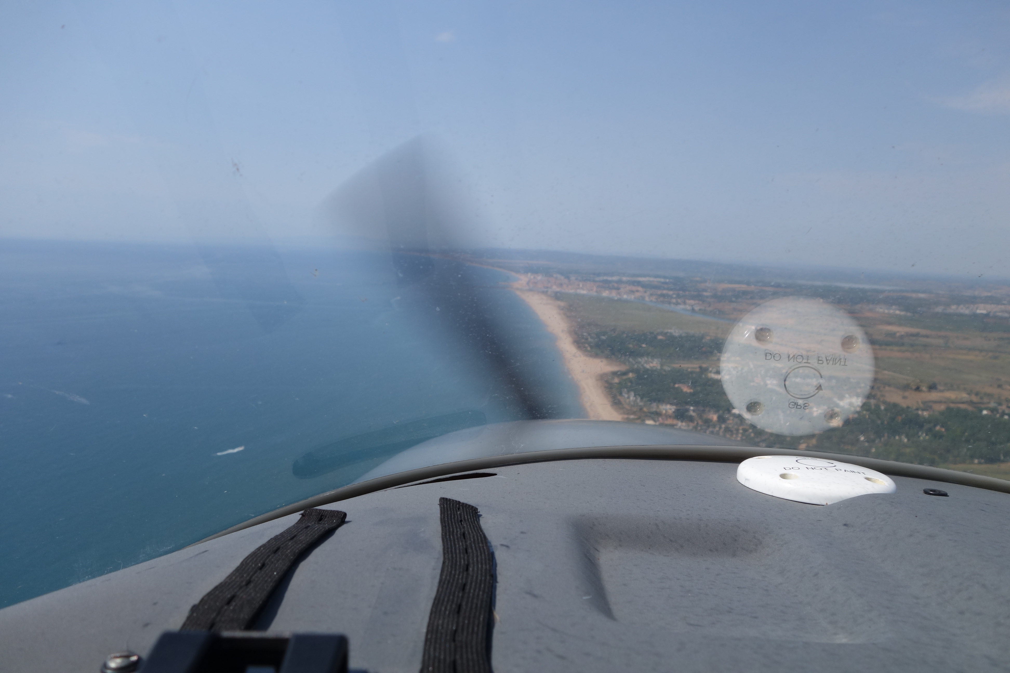 Flug entlang der Mittelmeerküste